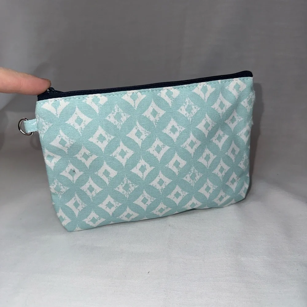 NWOT Thirty-One Wristlet Zip Pouch Light Blue Geometric Pattern